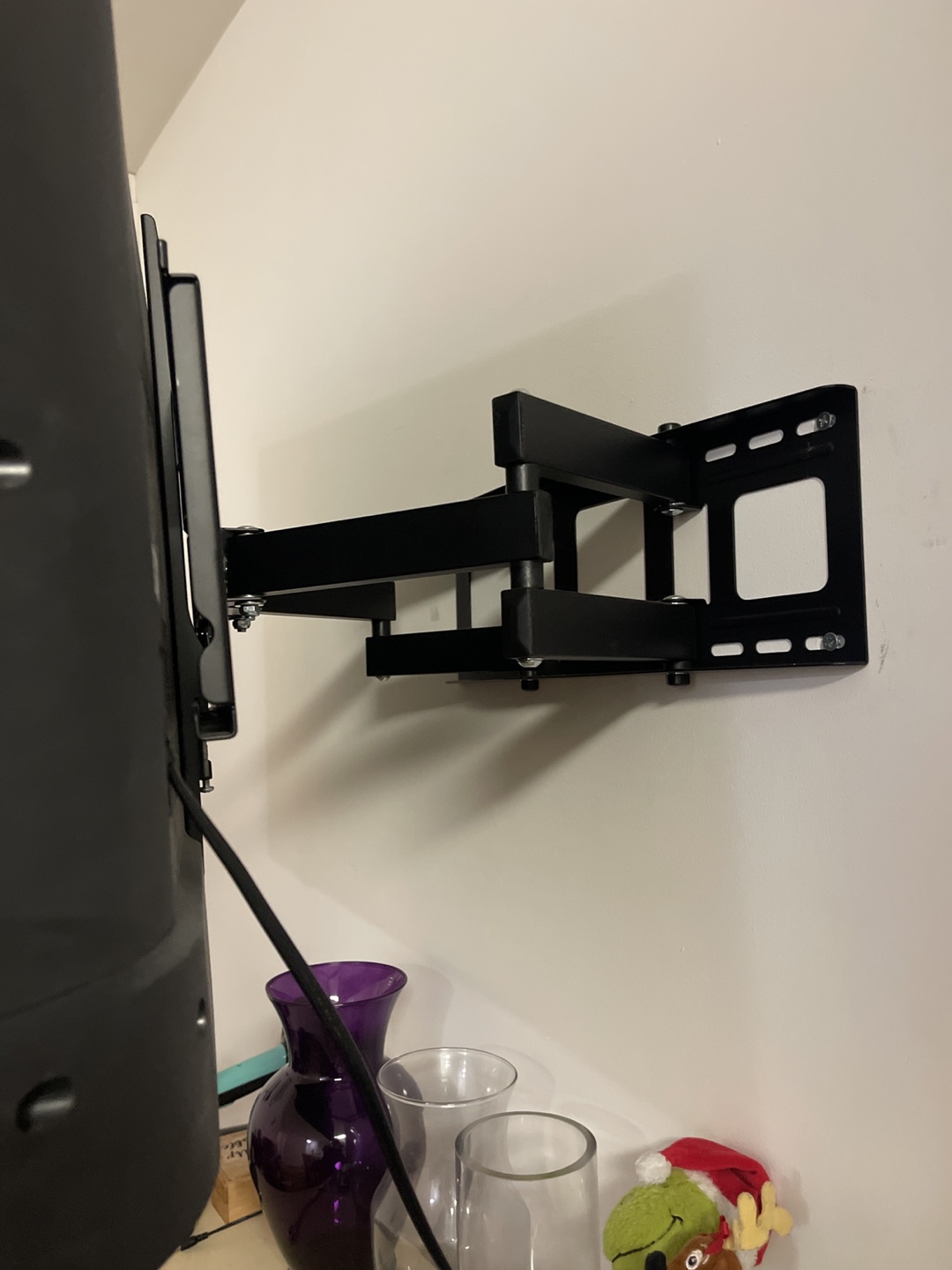 Insignia 42" LCD TV with Wall Mount - photo 2