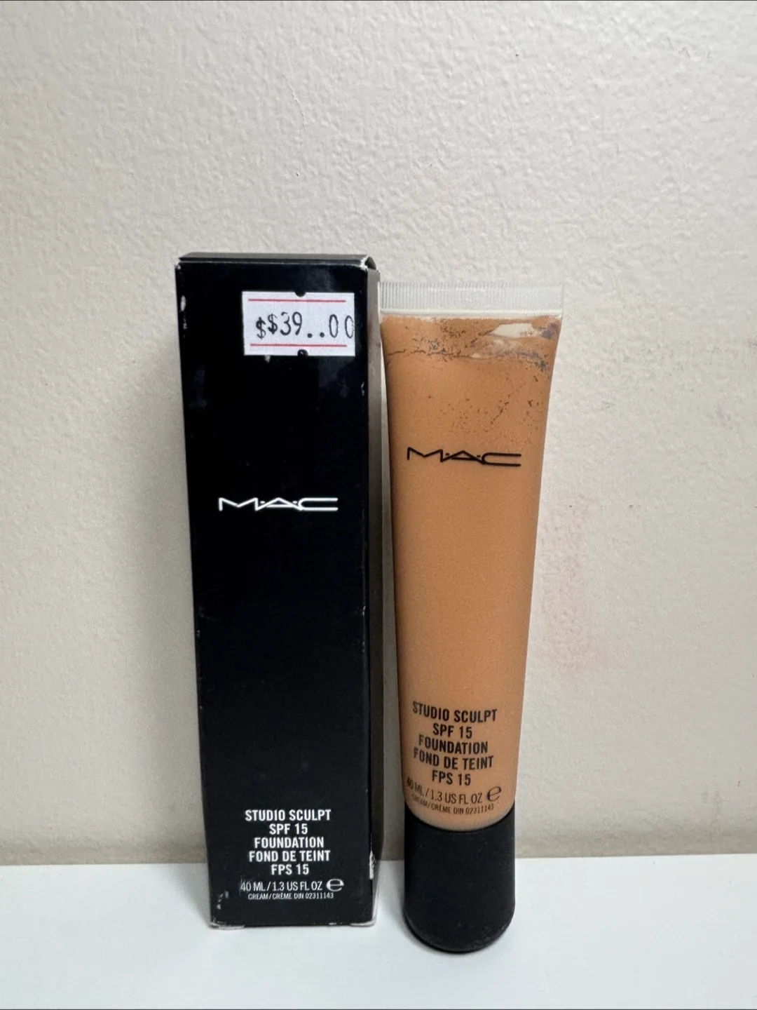 MAC Studio Sculpt SPF 15 Foundation - NC45 thumbnail