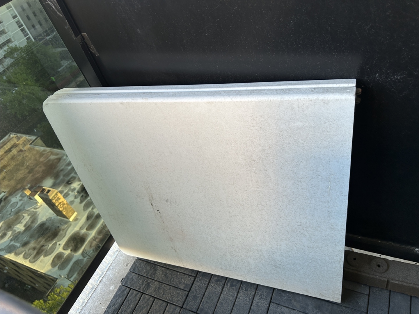 Foldable plastic table
