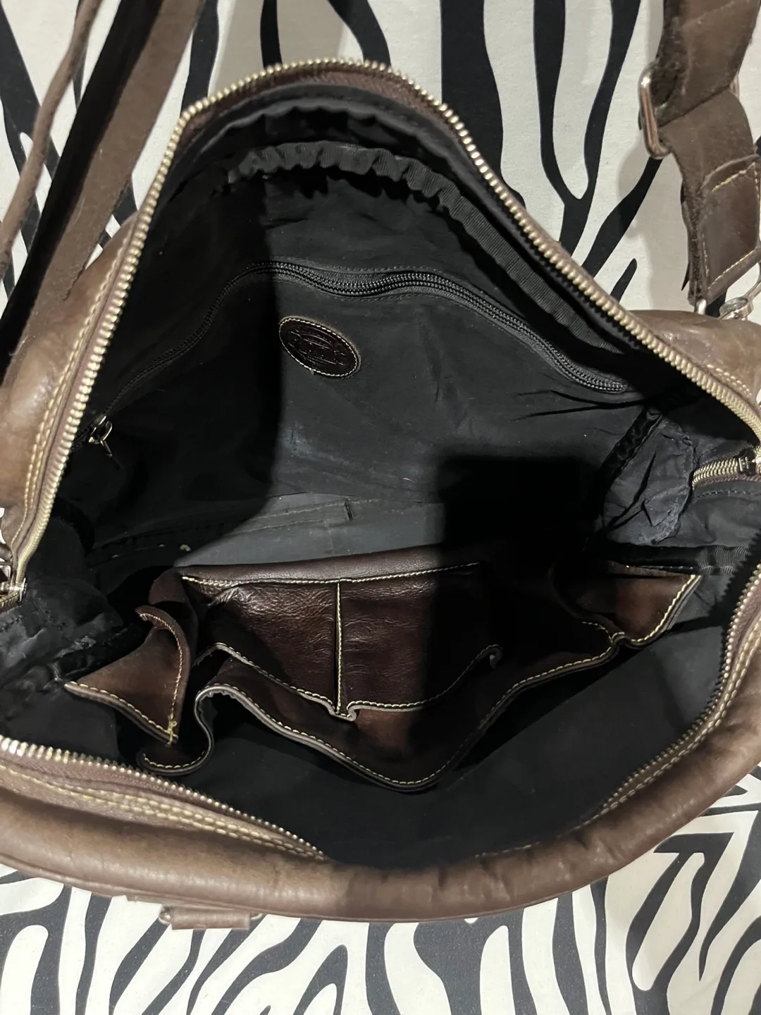 🌼 Roots Canada Brown Genuine Leather Bag 🌼 image indicator(6)