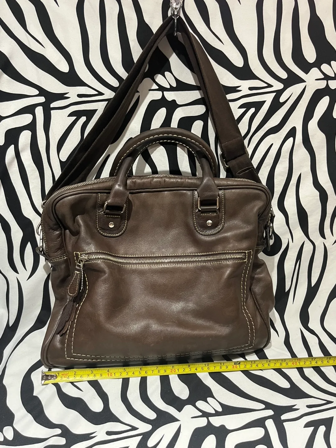 🌼 Roots Canada Brown Genuine Leather Bag 🌼 image indicator(9)