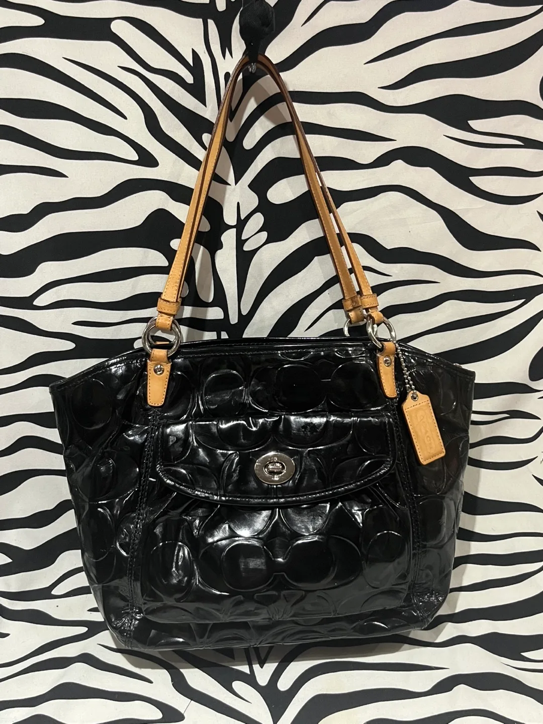 🌼 Vintage Black Coach Shoulder Bag 🌼 image indicator(2)