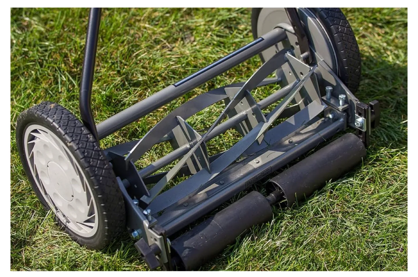 BNIB Unused Manual Alloy Steel Push Lawn Mower 16” Reel image indicator(2)