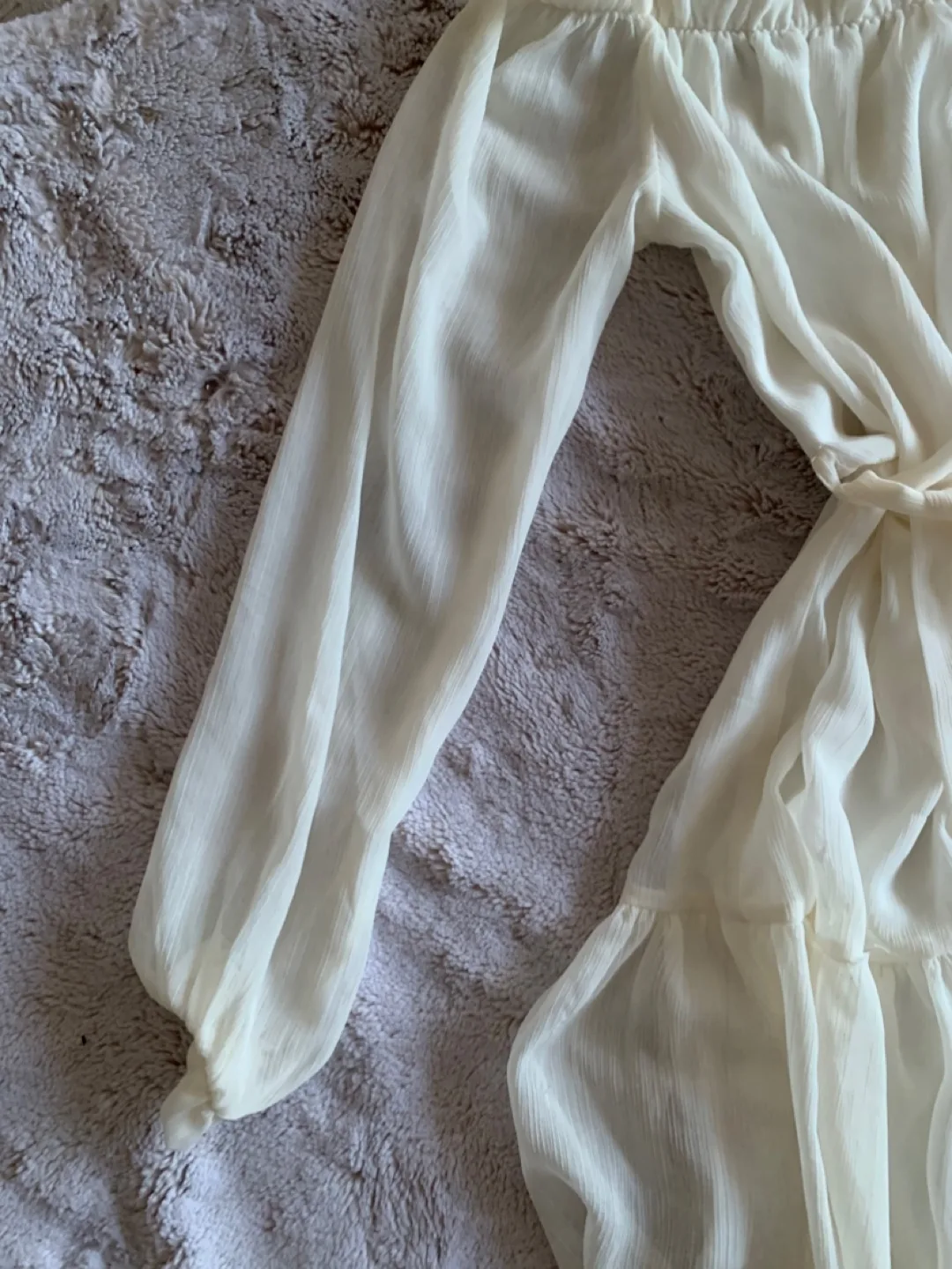 White off shoulder dress image indicator(2)