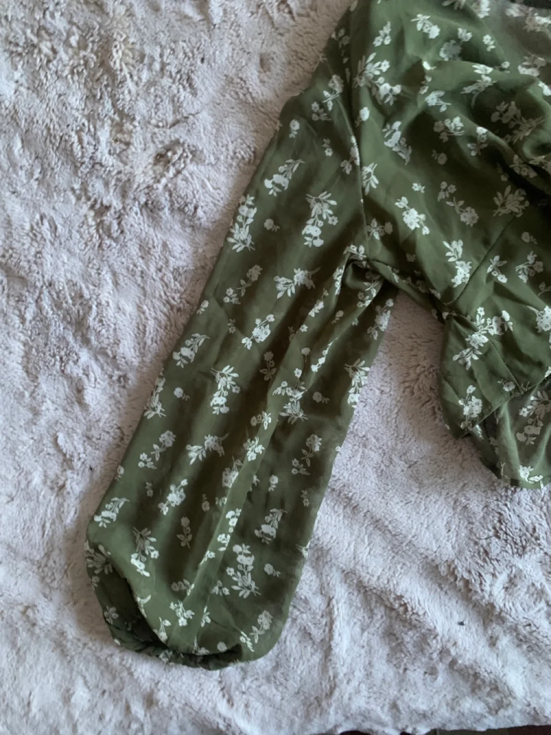 Olive Green Long Sleeve Crop Top image indicator(3)