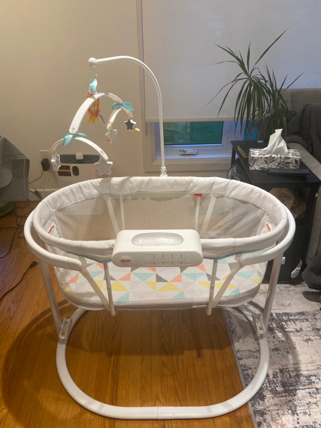 Fisher Price bassinet with 8 additional bassinet sheets thumbnail