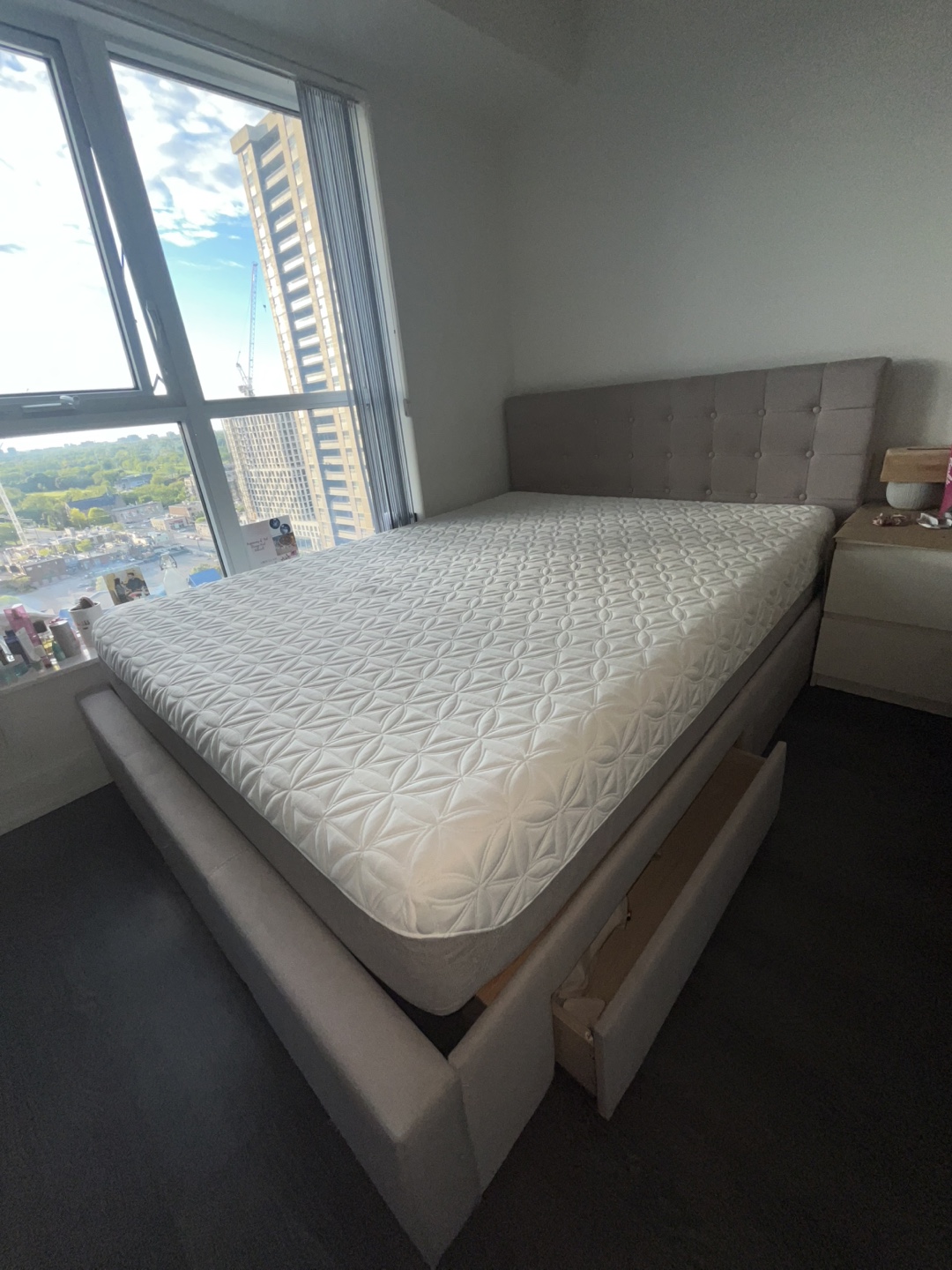 Queen Mattress with Platform Bed Frame and Storage Drawer - photo 2