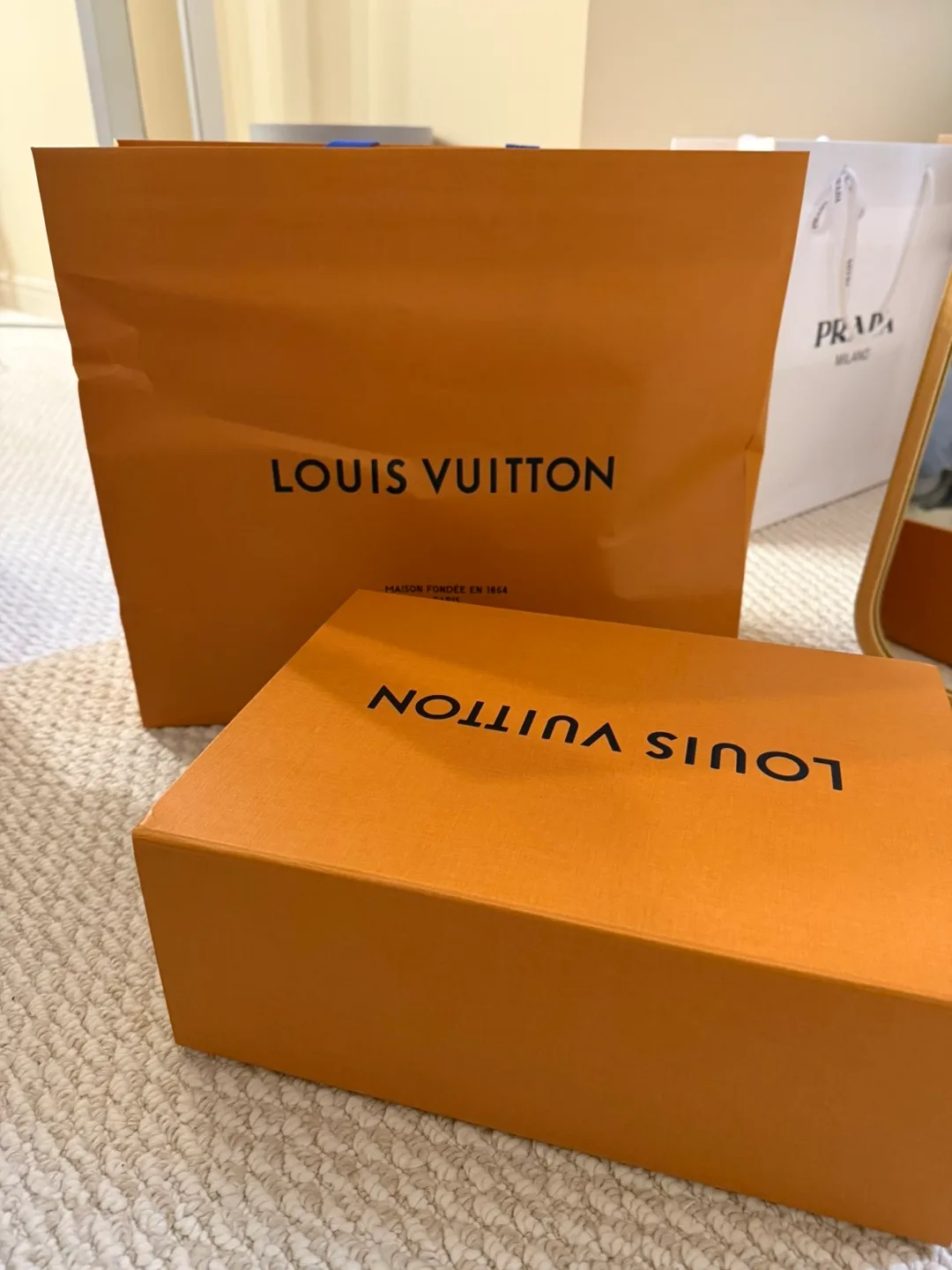 Louis Vuitton Gift Box & Shopping Bag thumbnail
