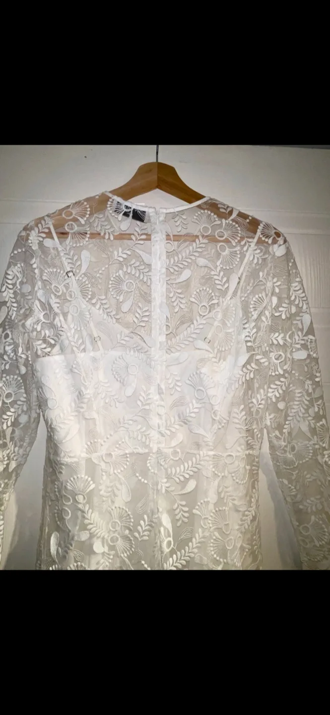 Ivy & Oak Bridal Long Sleeve Embroidered Wedding Dress size 4/6 image indicator(6)