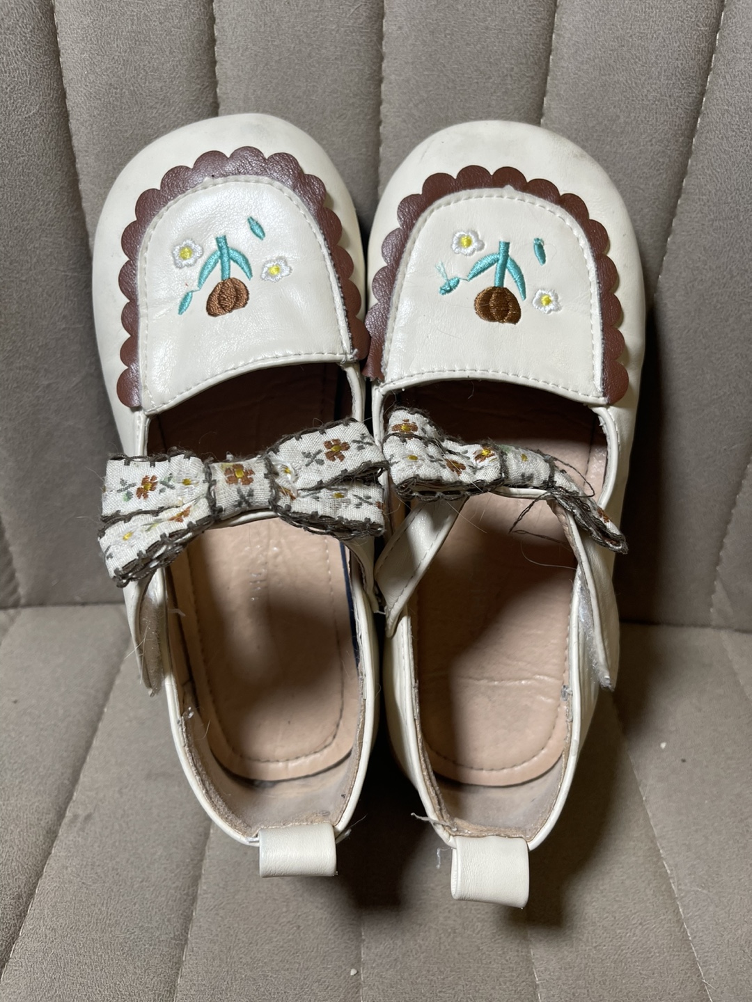Girls' Size 21.5 White Mary Jane Shoes with Floral Embroidery - photo 3