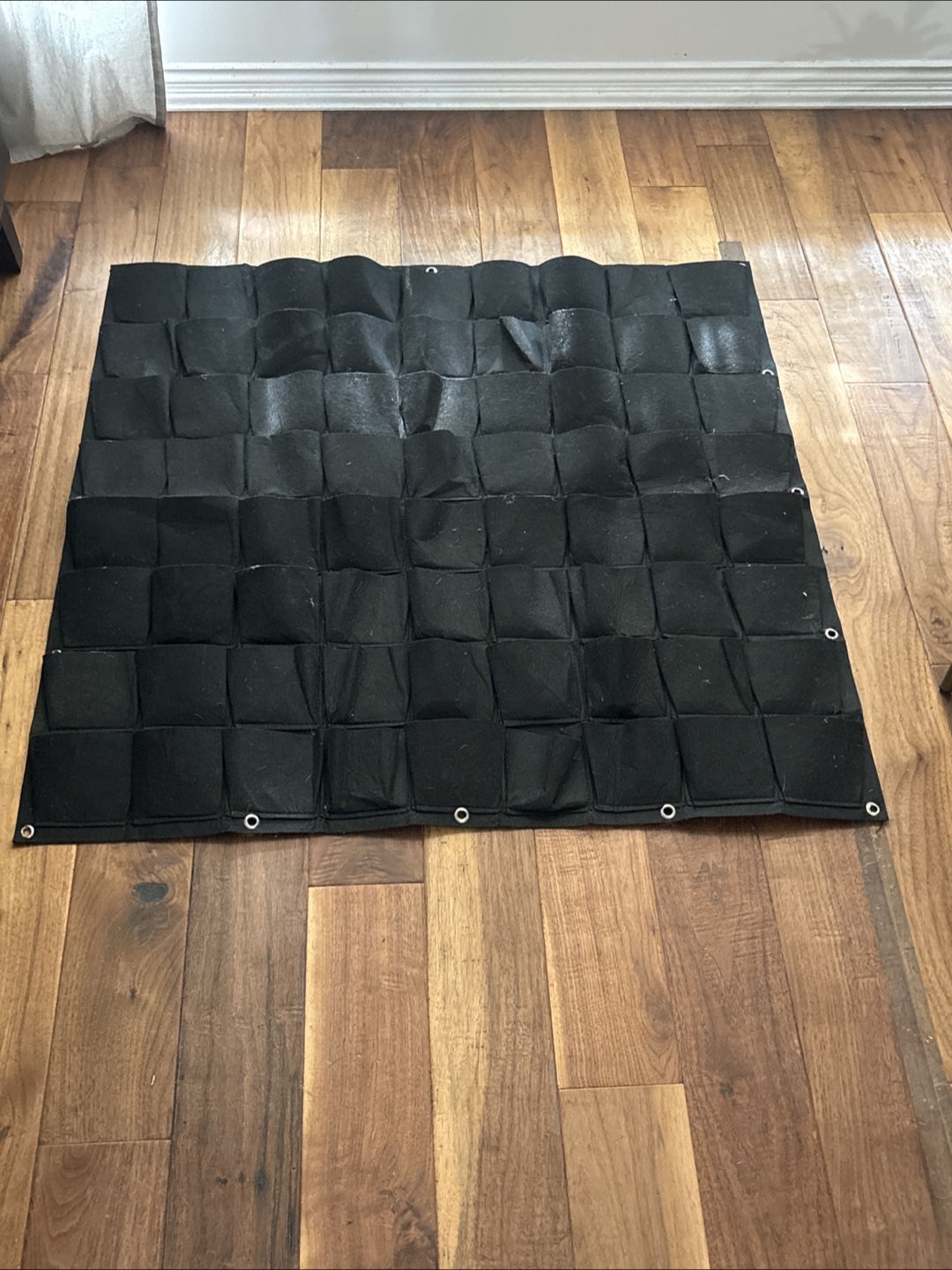 40-Pocket Vertical Planter Wall Hanging