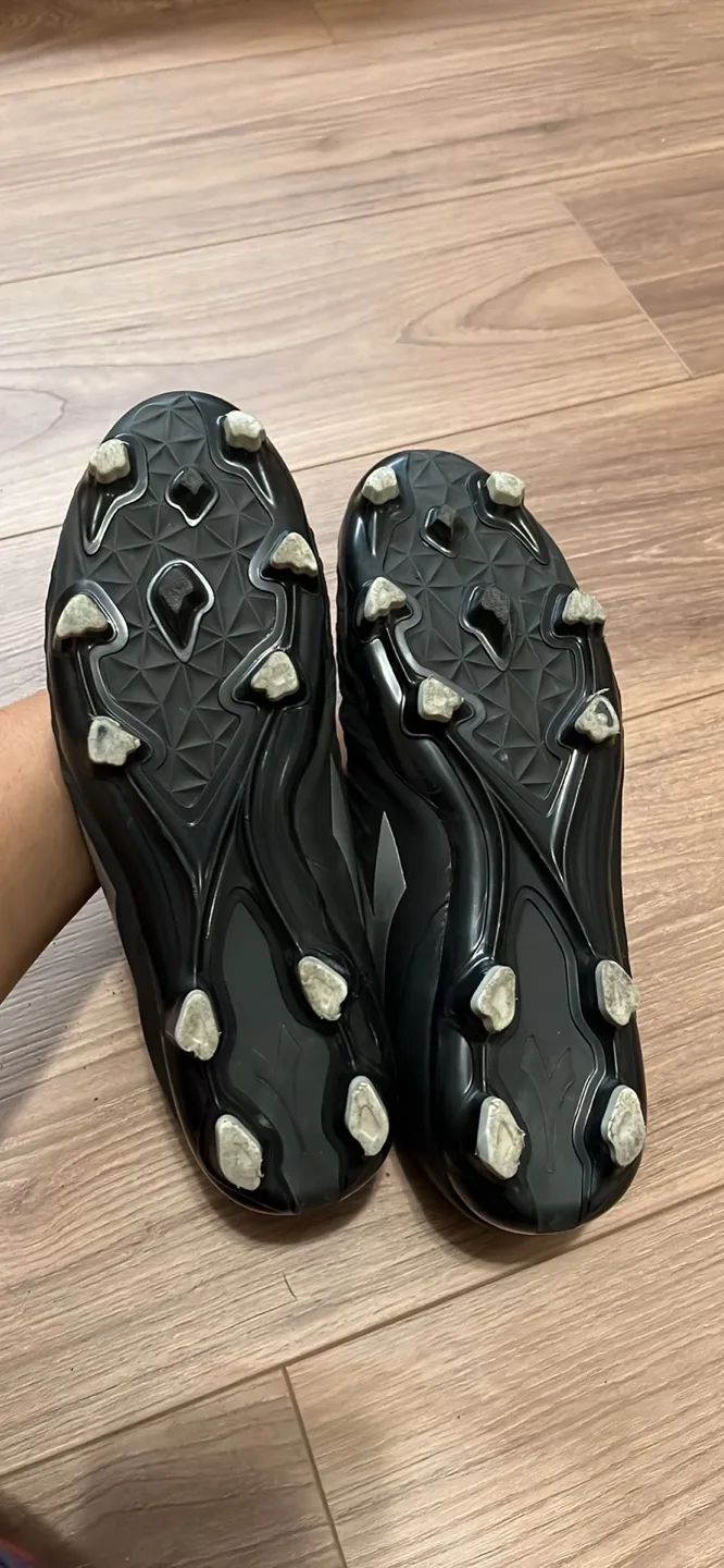 Diadora Men's Black Soccer Cleats image indicator(3)