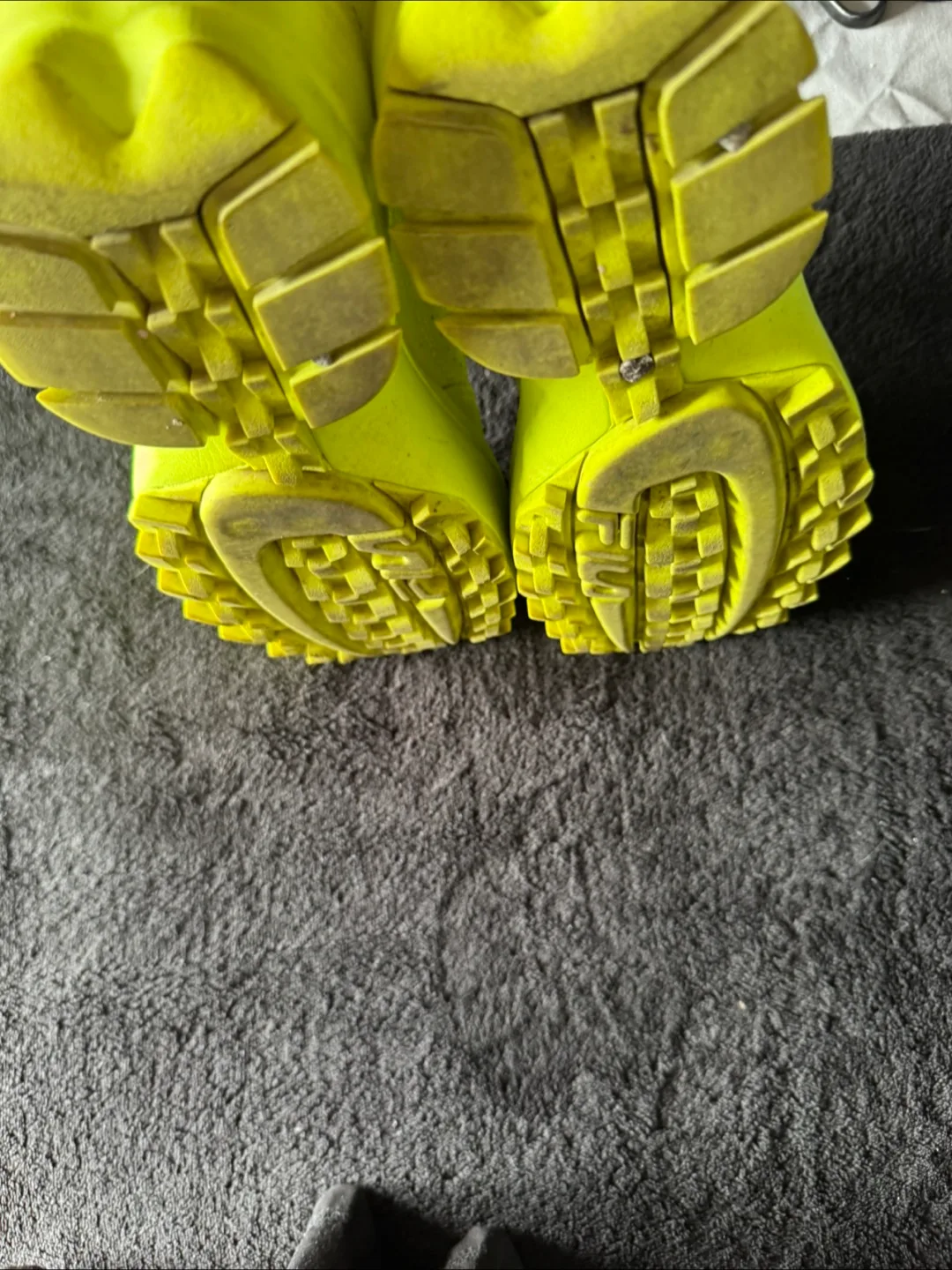 Fila Disruptor II Neon Yellow Sneakers - Women's Size 8 image indicator(4)