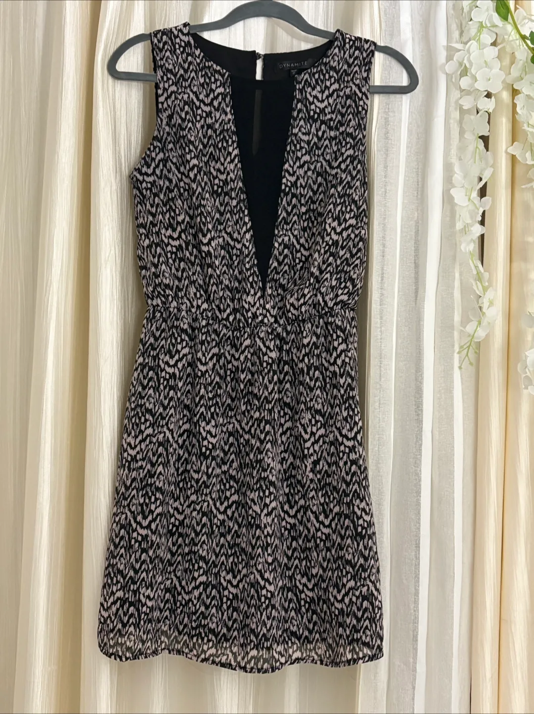 Dynamite Sleeveless Black and White Patterned Mini Dress thumbnail