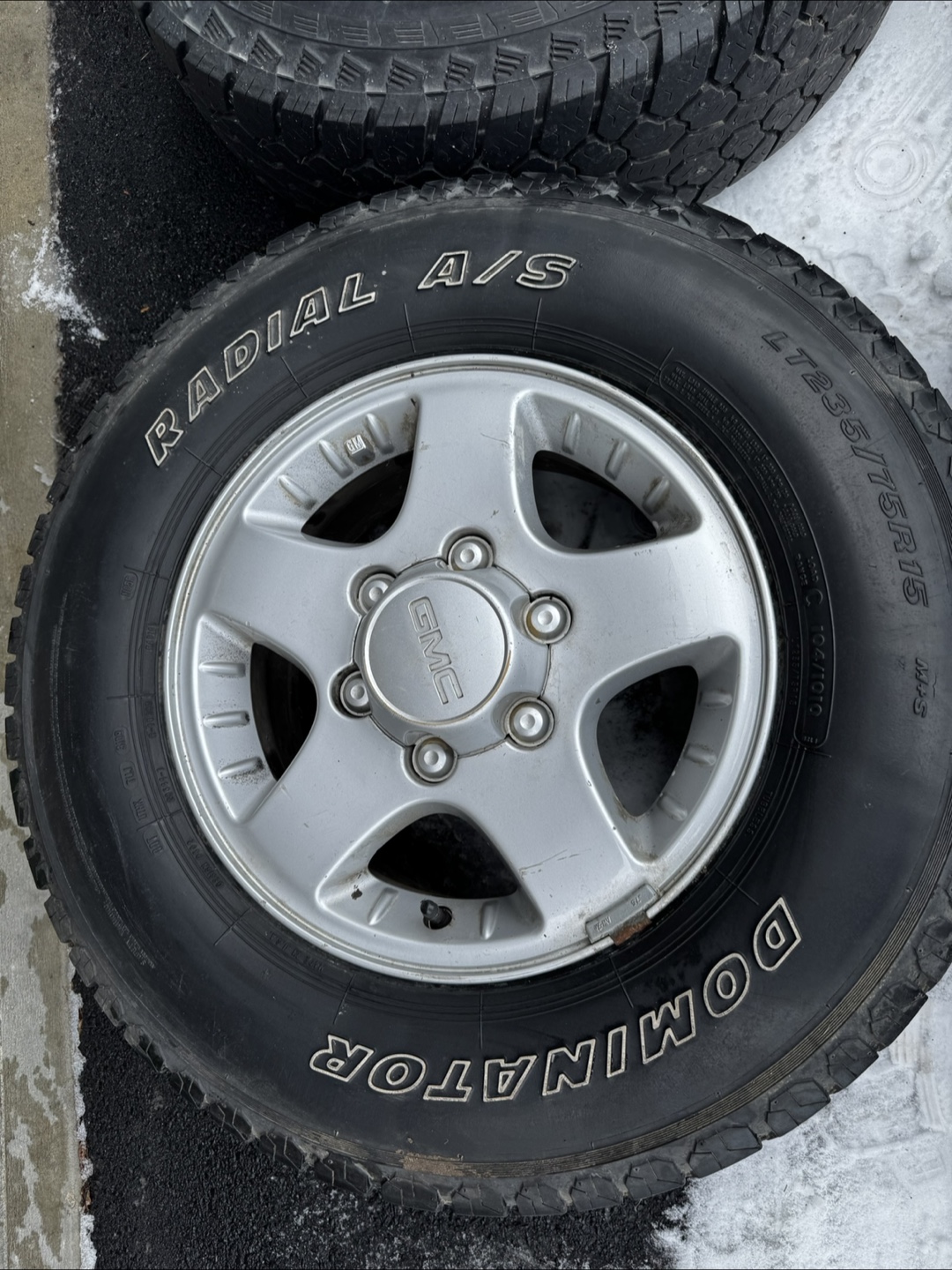Set of 4 GMC rims and tires-LT235 75R15/6x139,7 - photo 4
