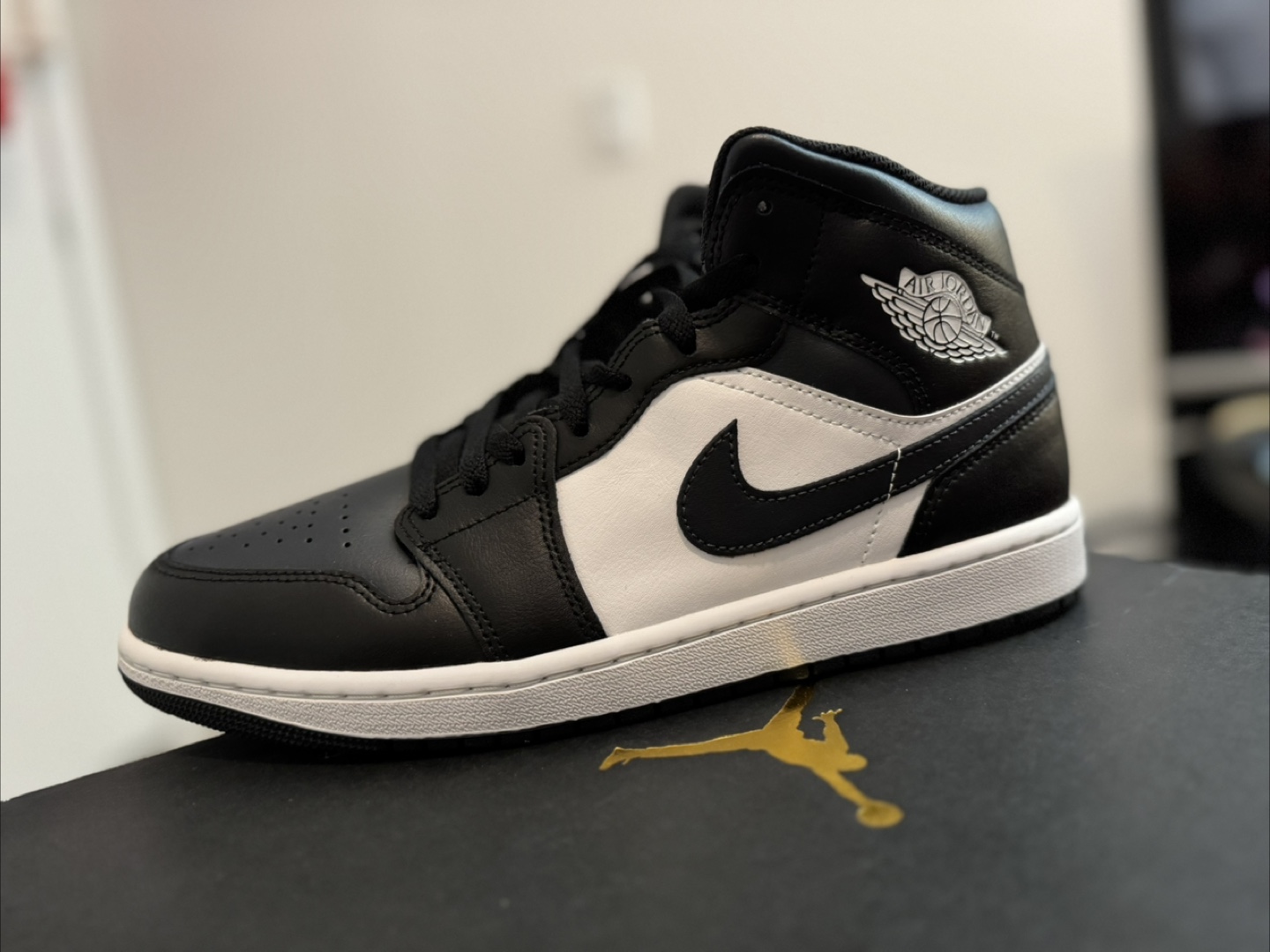 Air Jordan 1 Mid Black and White DQ8426010 - photo 2