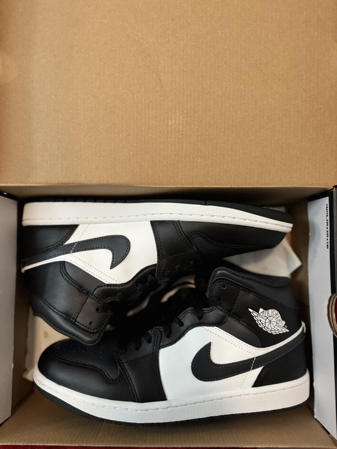 Air Jordan 1 Mid Black and White DQ8426010