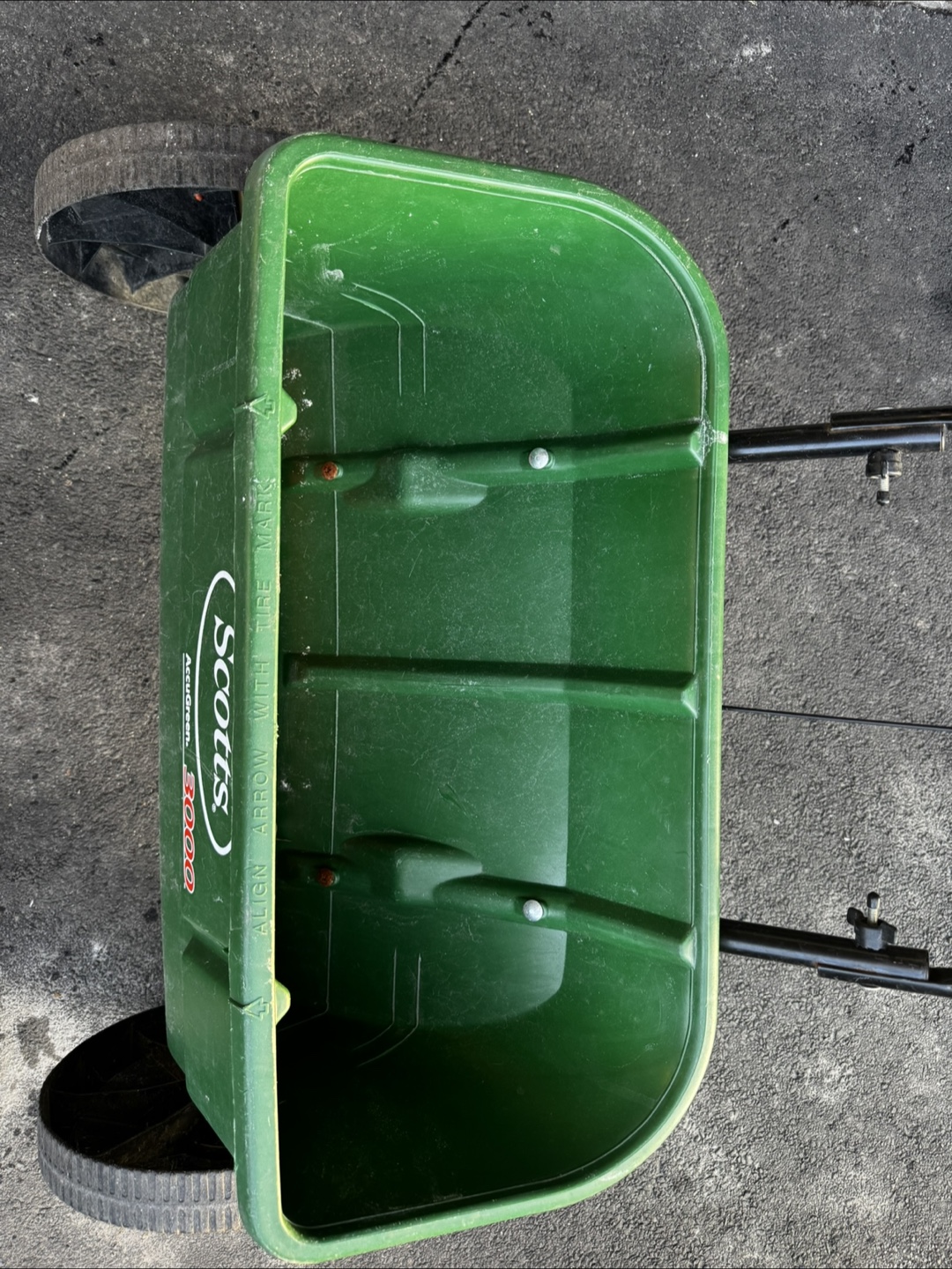Scotts AccuSpread 3000 Broadcast Spreader - photo 2