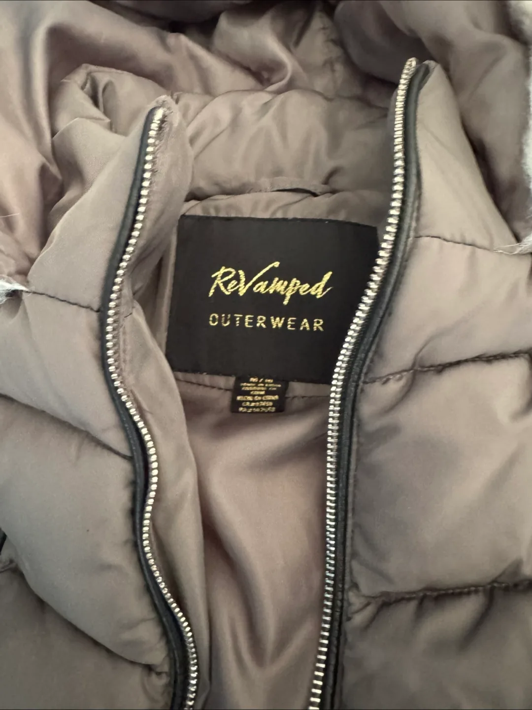 Women's Grey Puffer Jacket with Faux Fur Hood image indicator(2)