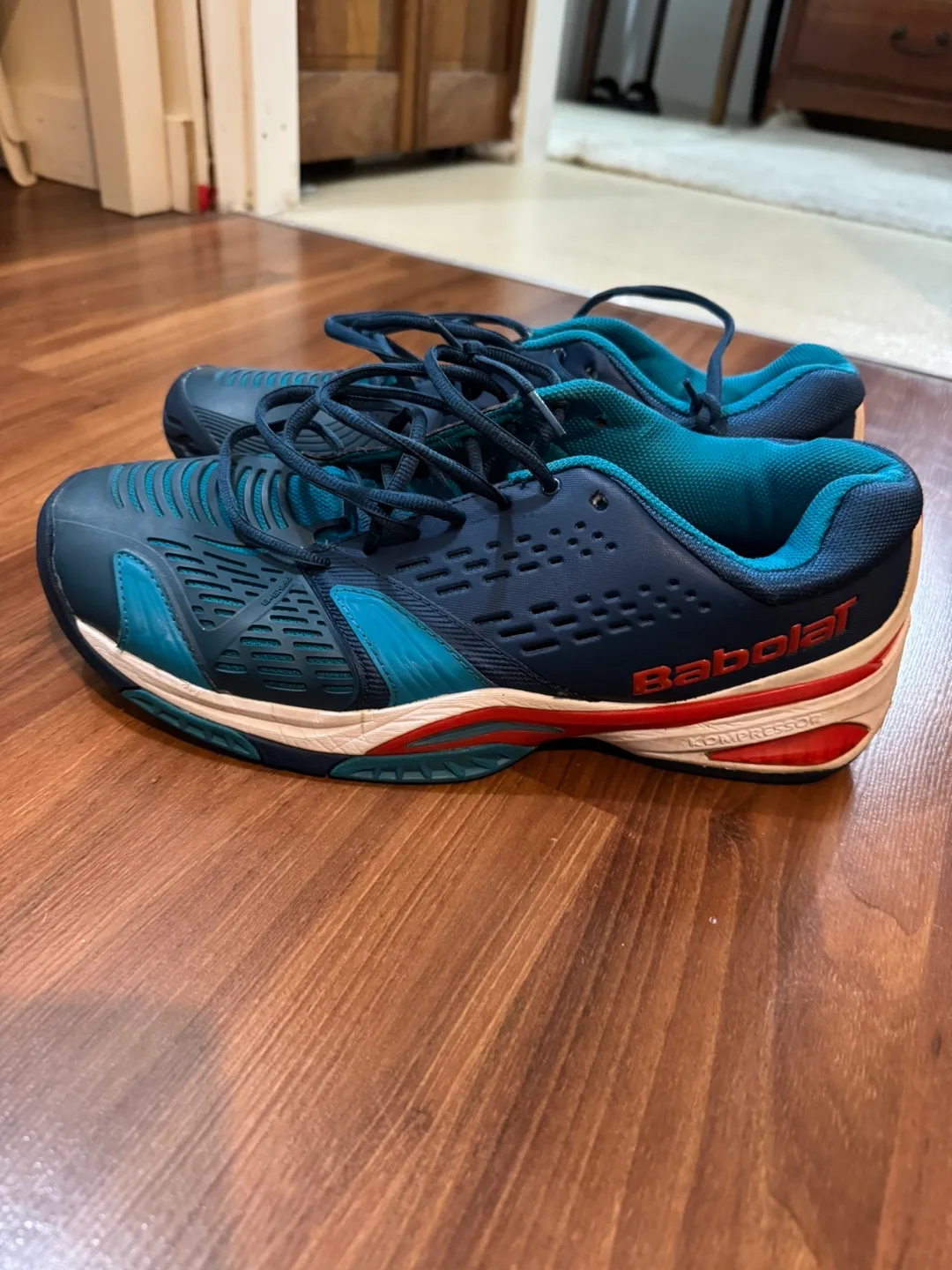 Babolat tennis shoes thumbnail