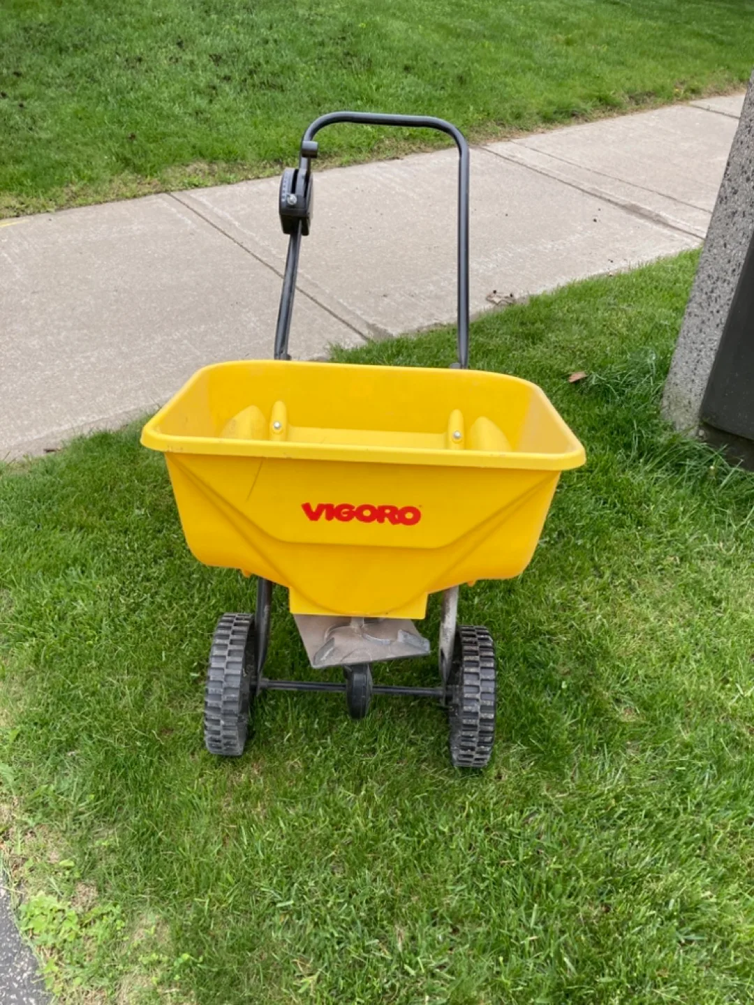 Used fertilizer spreader. Stouffville pickup thumbnail