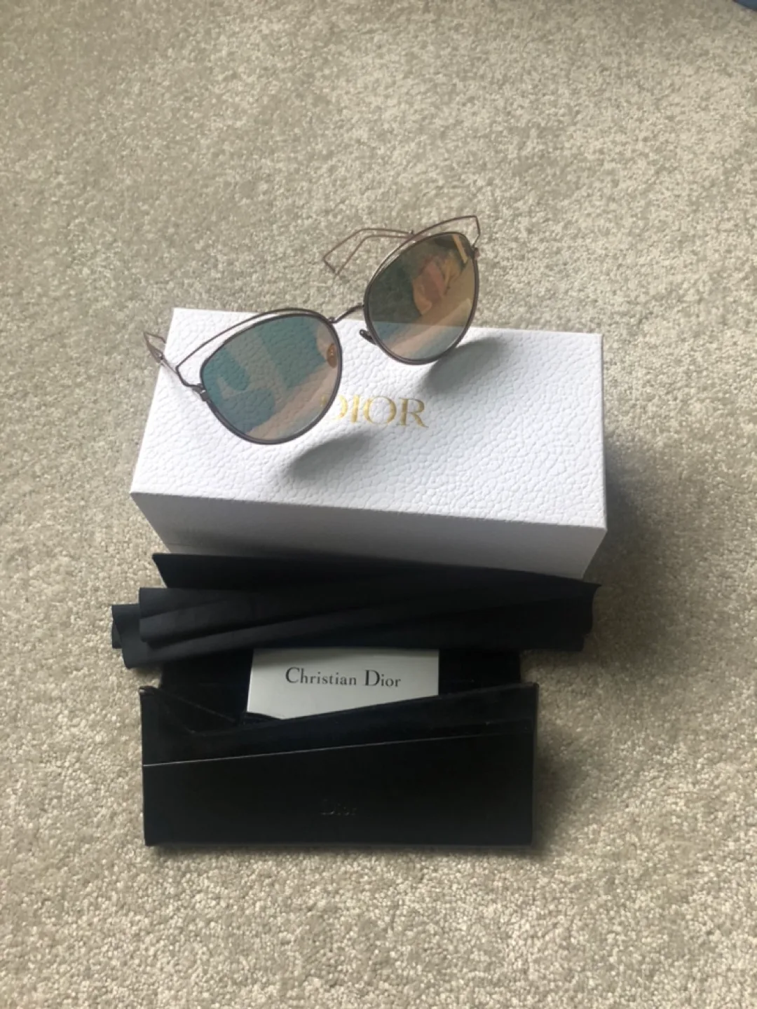 Christian Dior Sunglasses image indicator(2)