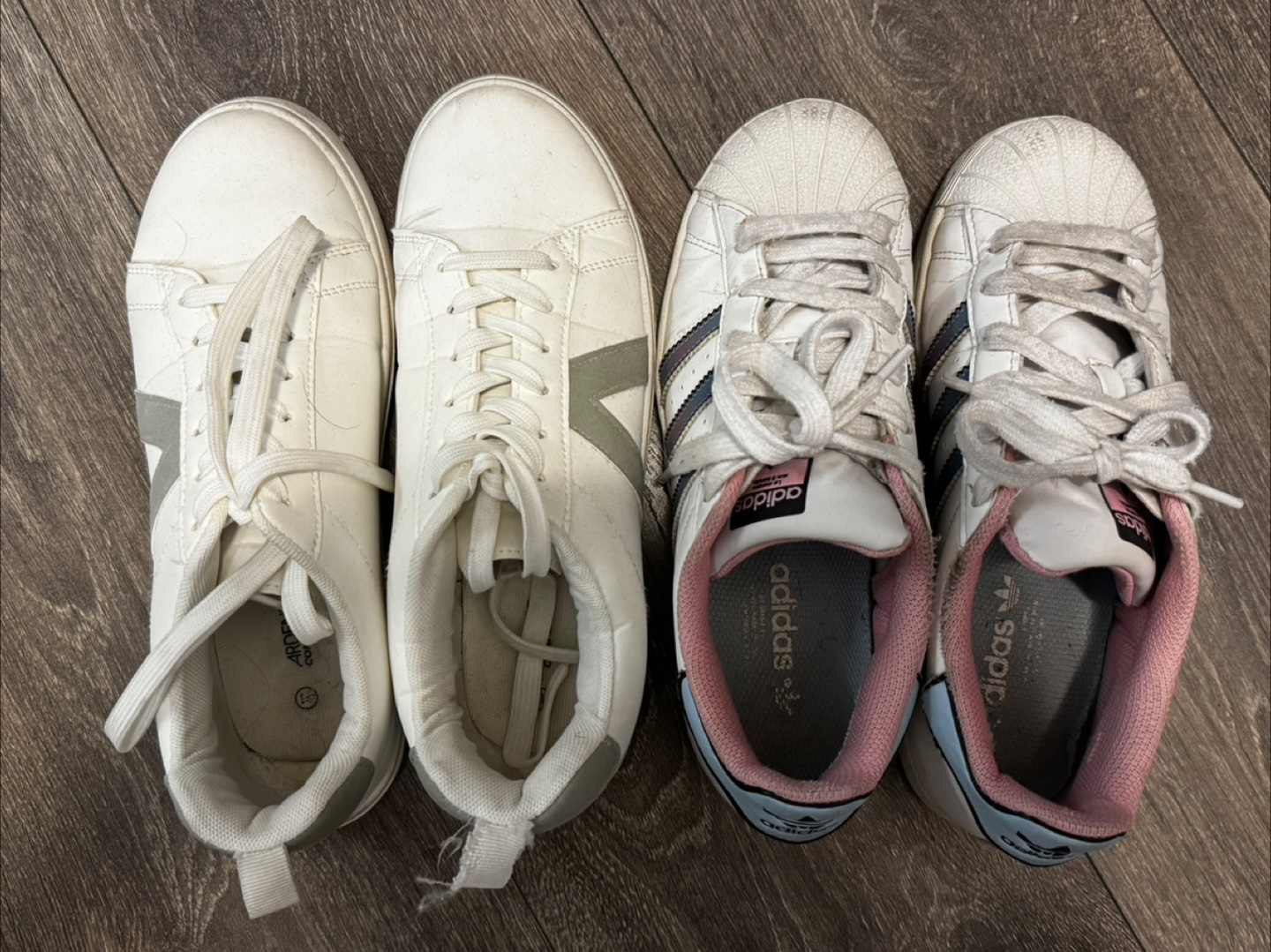 Two pairs of women's white sneakers - photo 3