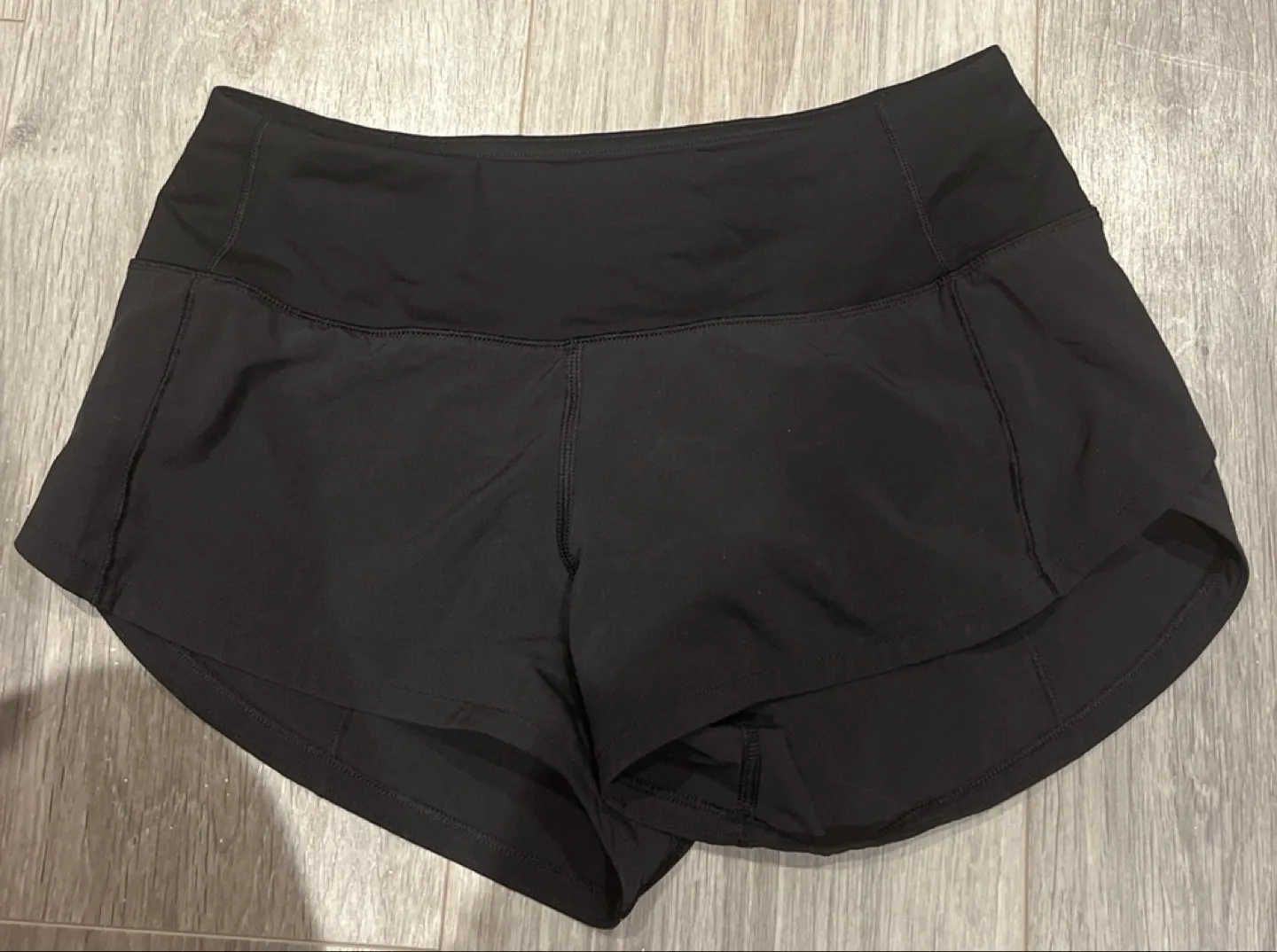 lululemon speed up shorts -size 0 thumbnail