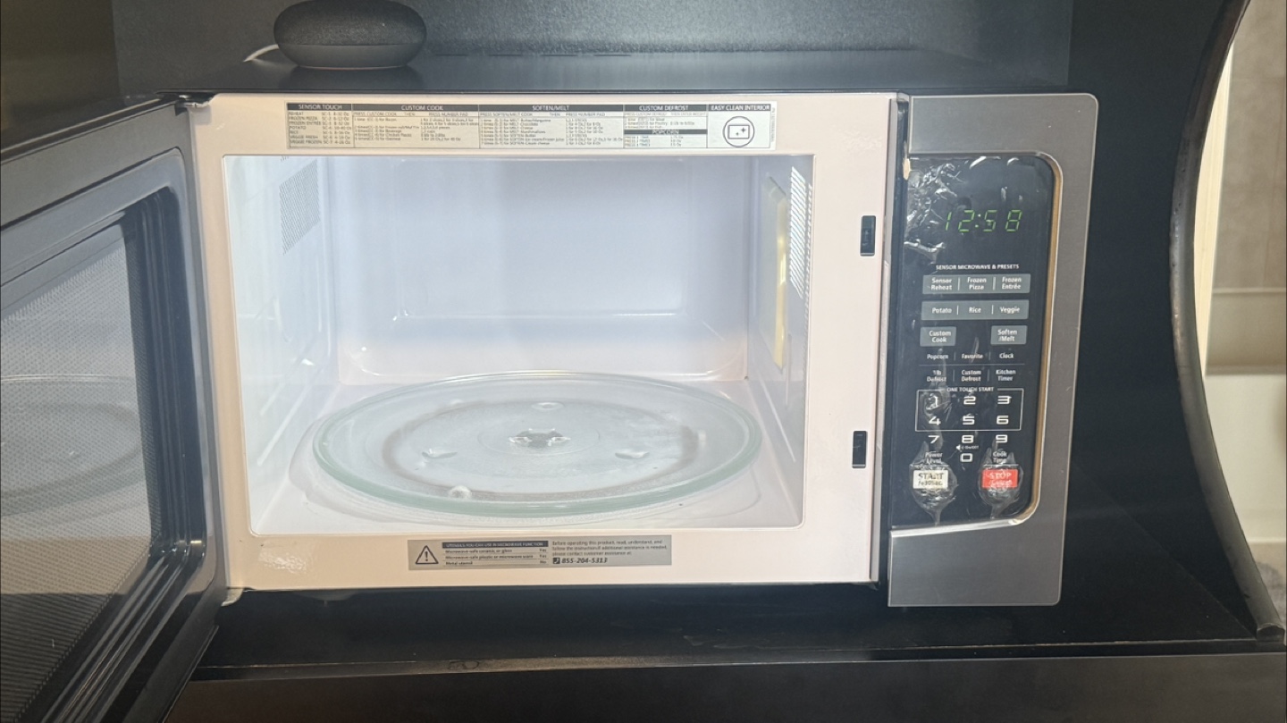 Toshiba Microwave - photo 2