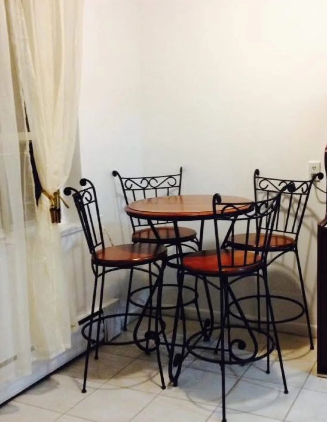 Table and chair set thumbnail