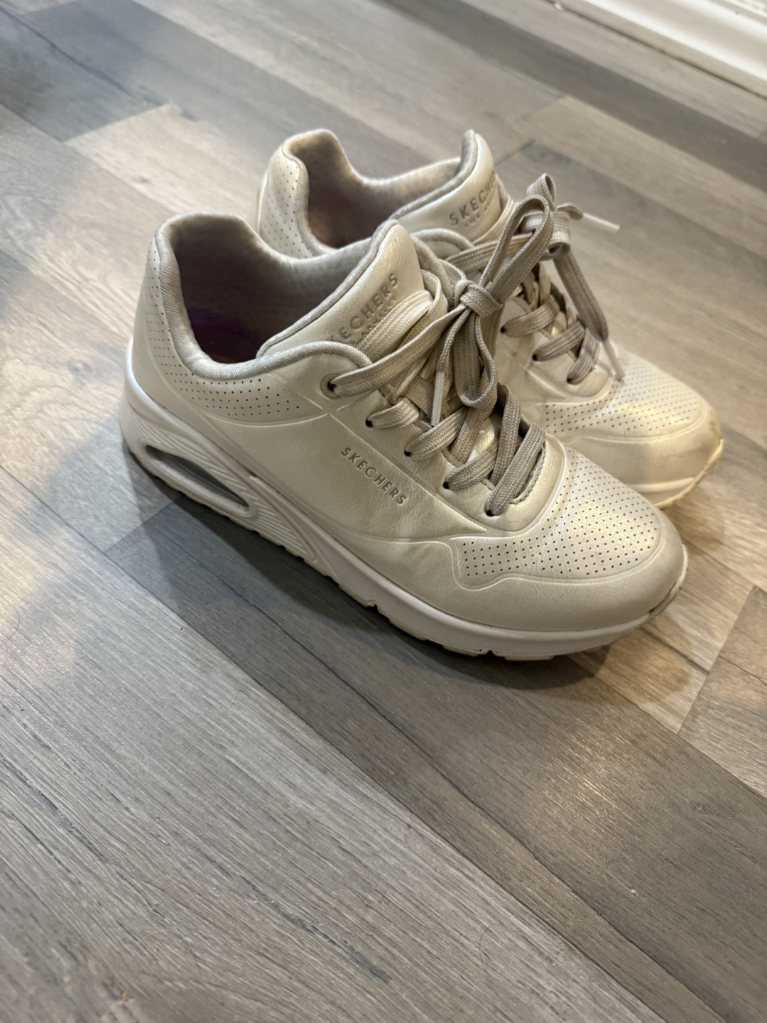 Women's Skechers Sneakers - Size 6