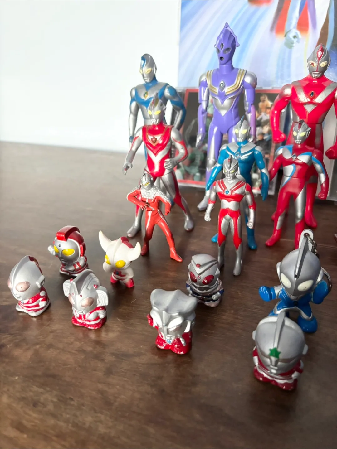 Vintage ultraman action figures and dart board image indicator(3)
