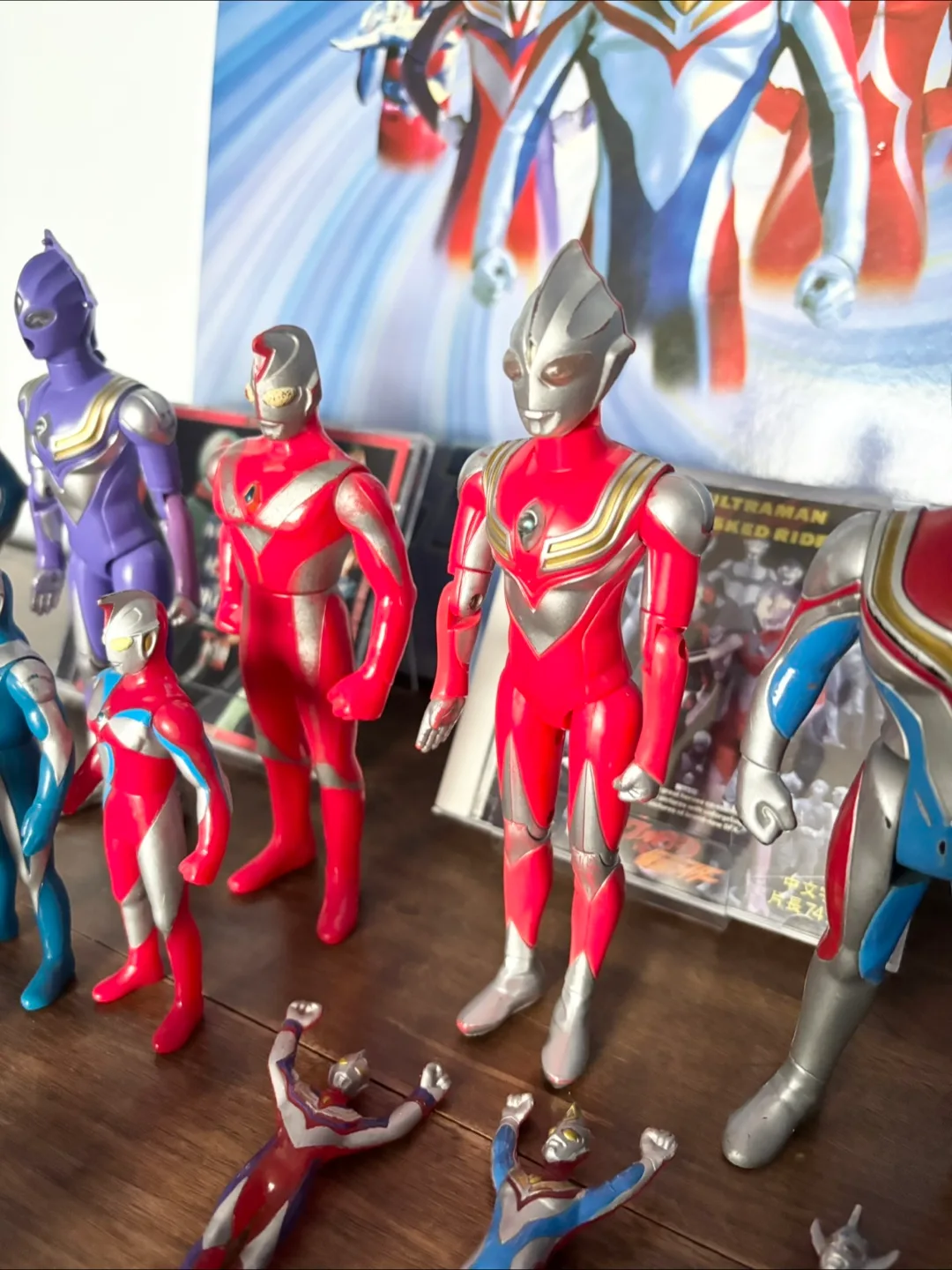 Vintage ultraman action figures and dart board image indicator(5)