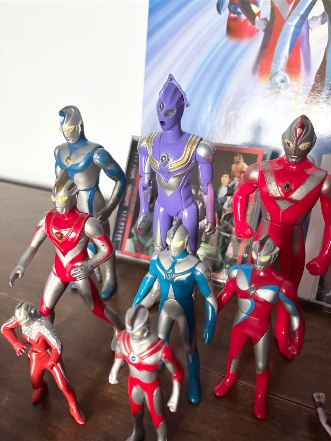 Vintage ultraman action figures and dart board image indicator(6)
