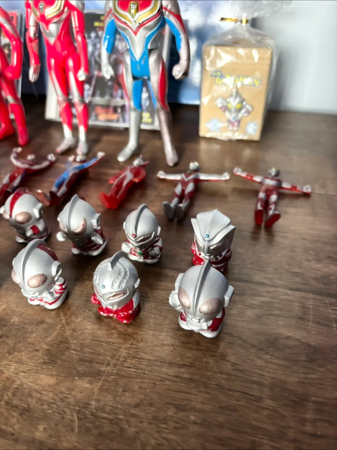 Vintage ultraman action figures and dart board image indicator(2)
