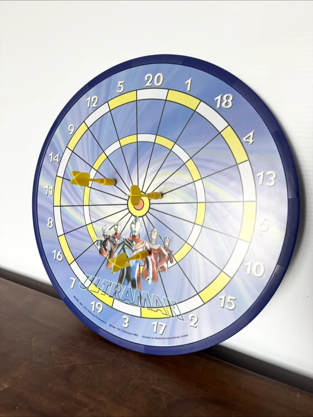 Vintage ultraman action figures and dart board image indicator(10)