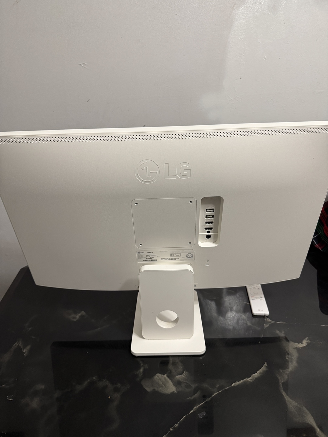 LG 27-inch UltraWide Smart Monitor with Remote - photo 3
