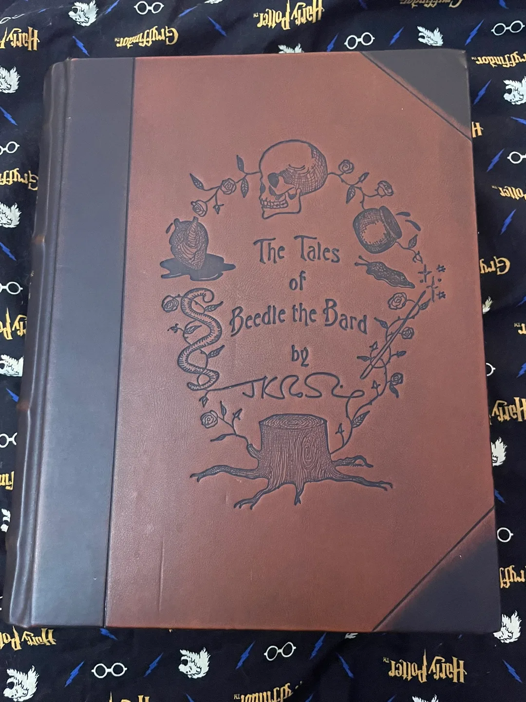 The Tales of Beedle the Bard - Illustrated Collector's Edition thumbnail