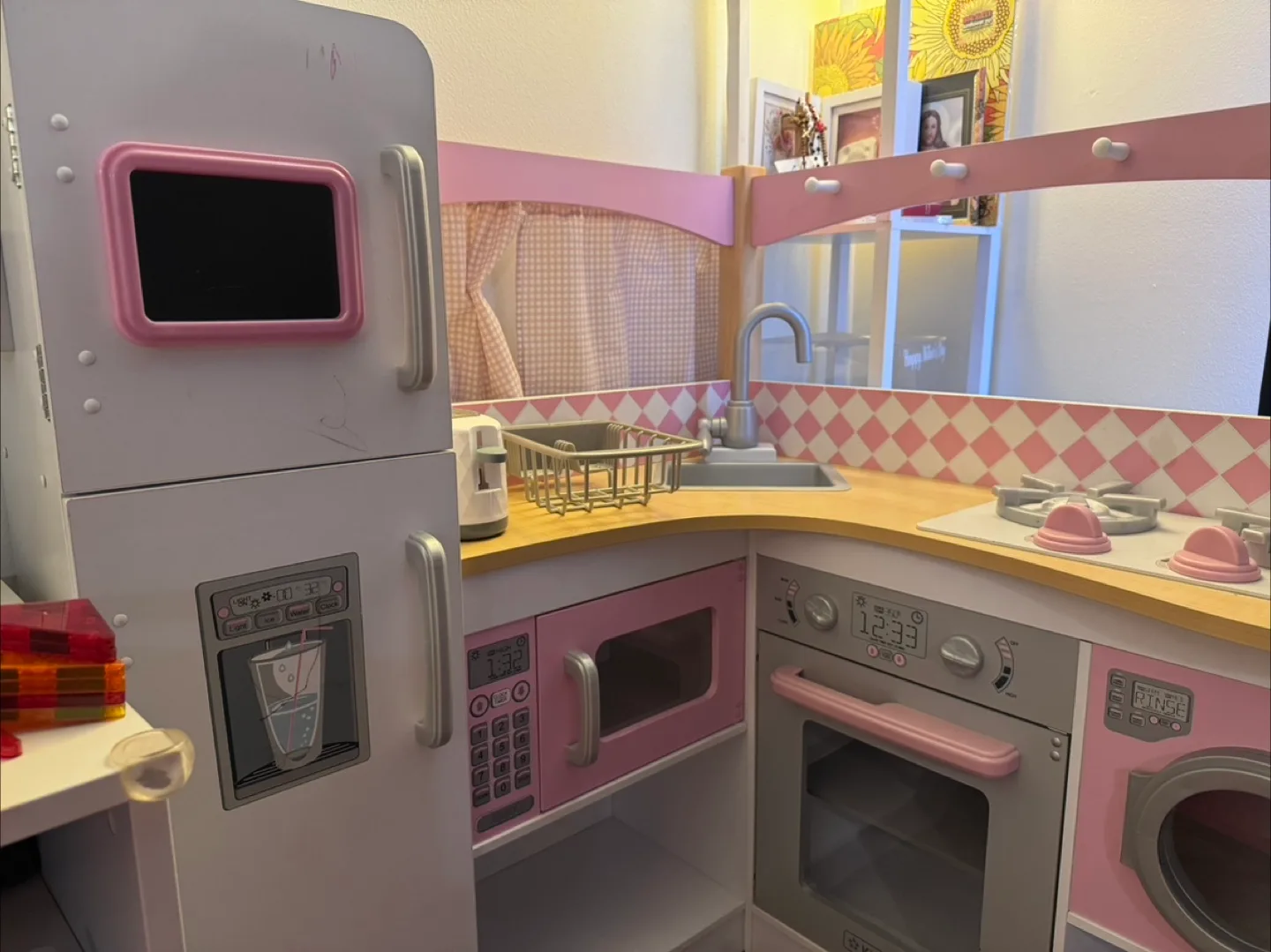 KidKraft Pink Retro Play Kitchen image indicator(2)