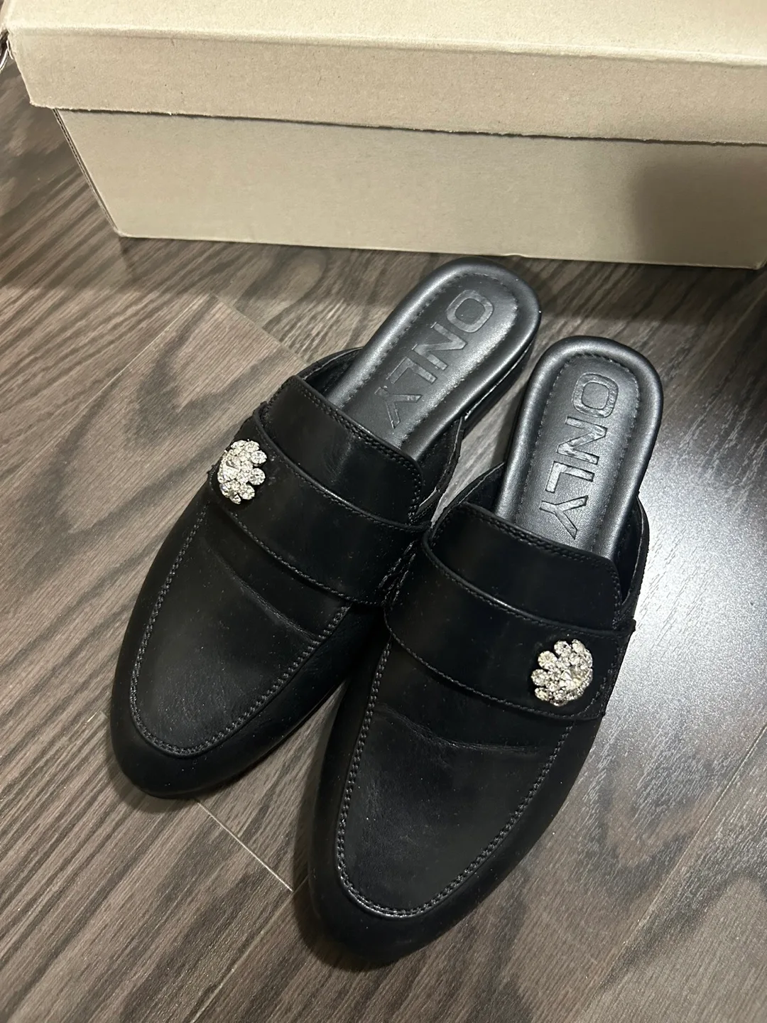 Only black rhinestone mules size 6, worn once! image indicator(2)
