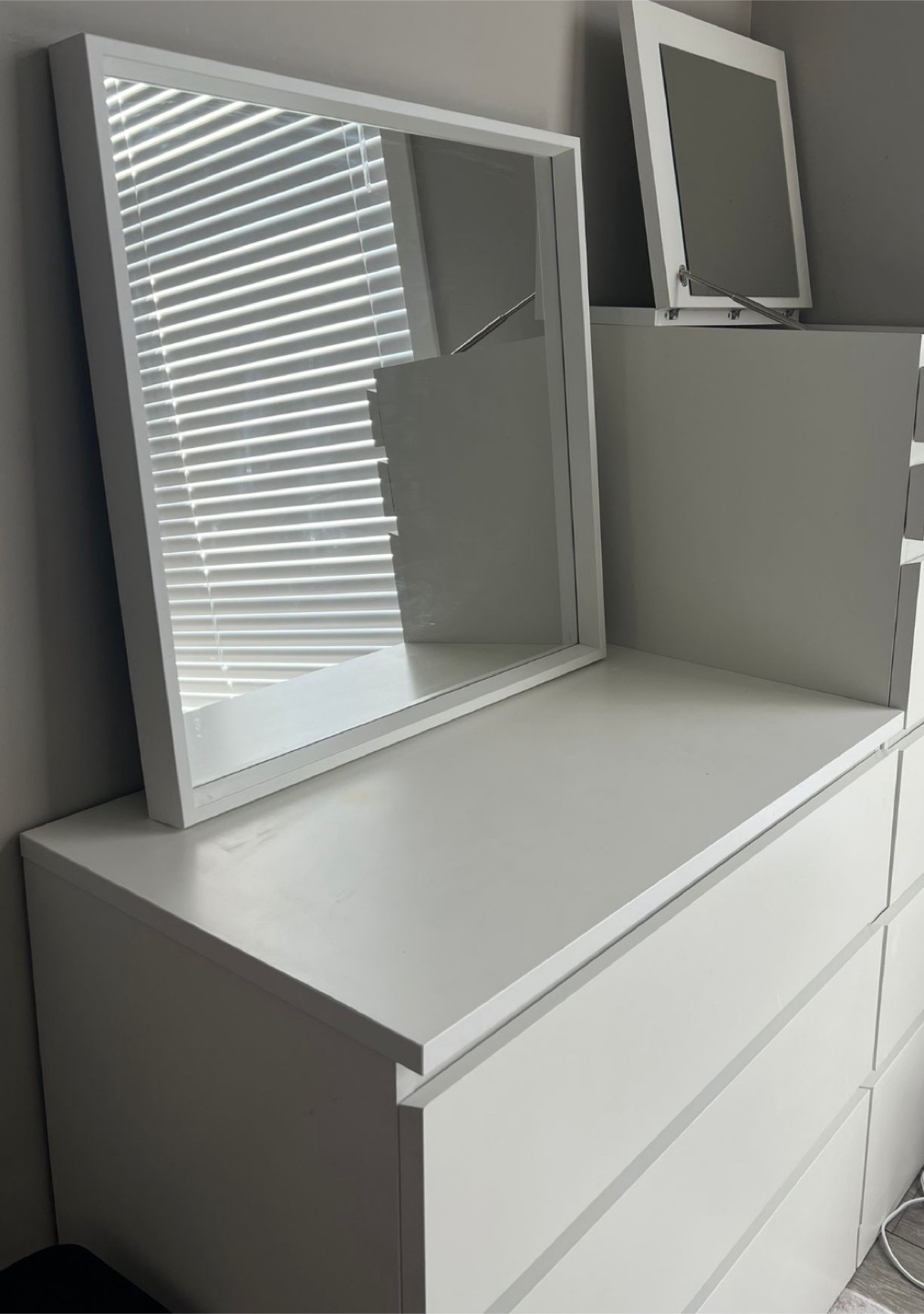 White Dressing dresser. NO mirror!