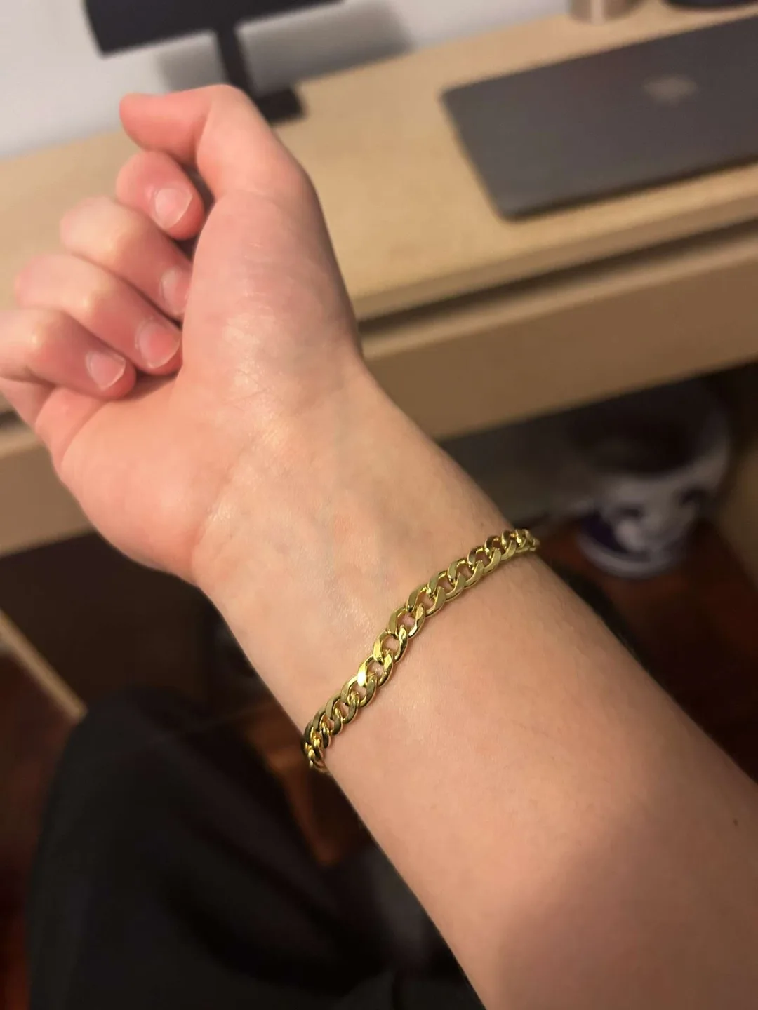 Gold Curb Chain Bracelet image indicator(4)