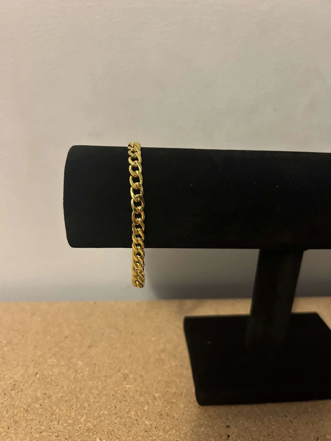 Gold Curb Chain Bracelet image indicator(2)
