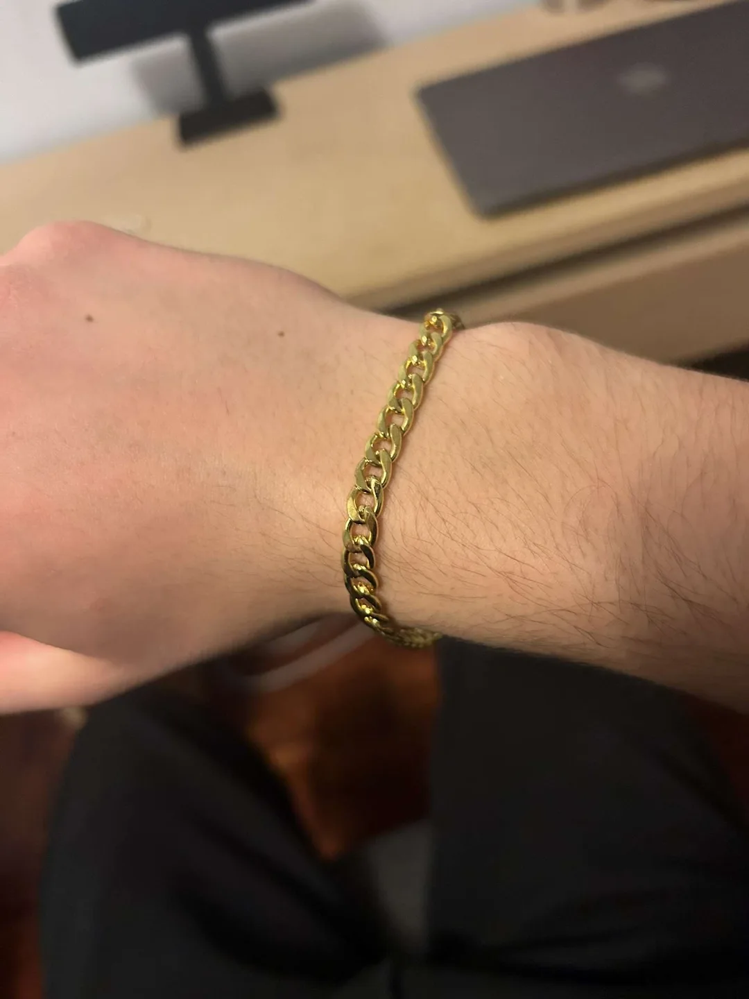Gold Curb Chain Bracelet image indicator(3)