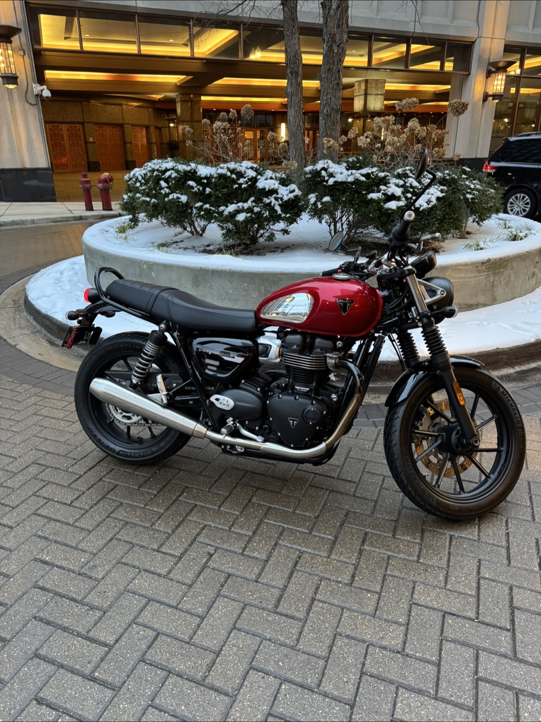 2023 Triumph Speed Twin 900 Chrome Edition - photo 3