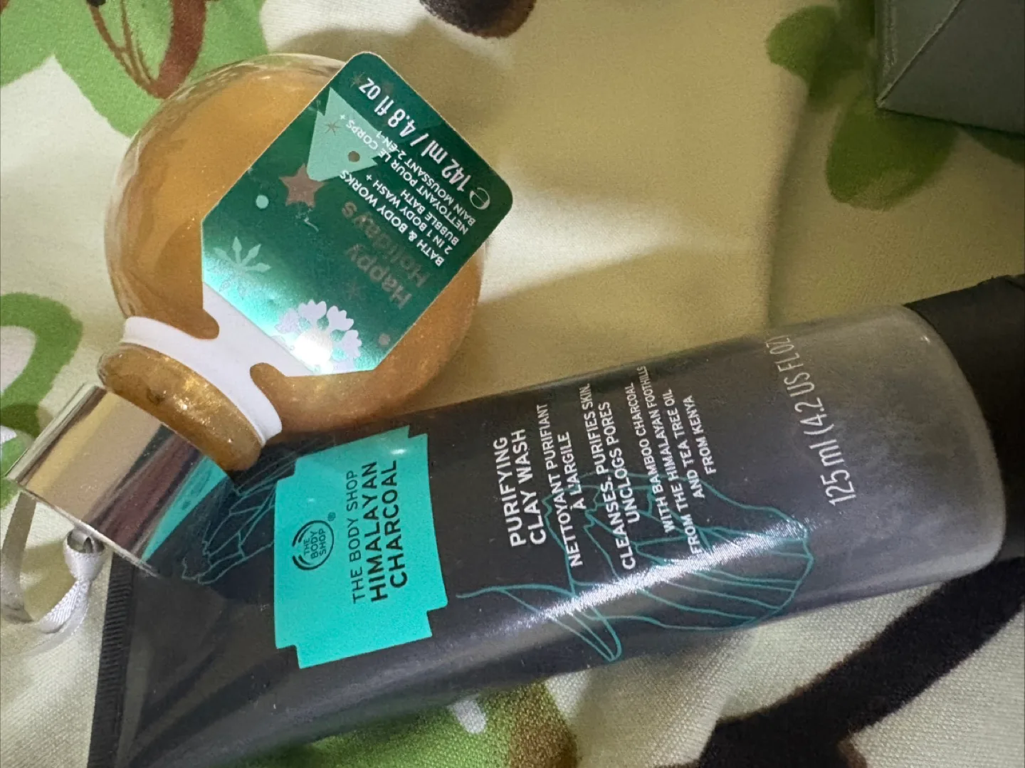 The Body Shop Himalayan Charcoal Purifying Clay Wash thumbnail