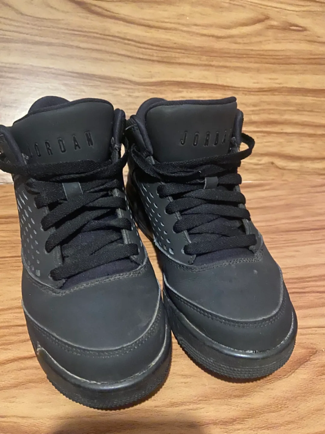 Jordan Sneakers size 3.5Y image indicator(2)