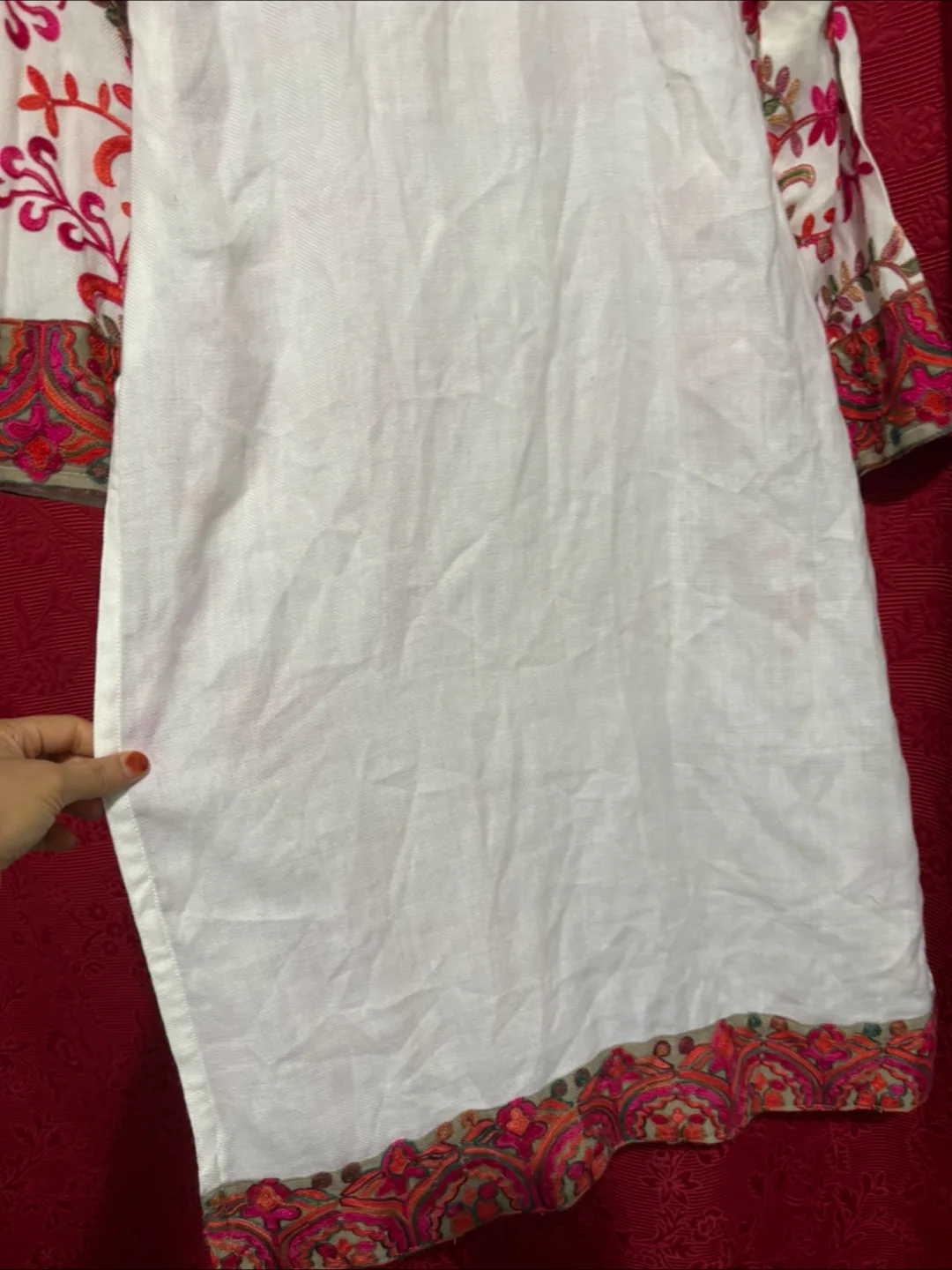 embroidered kurta image indicator(3)