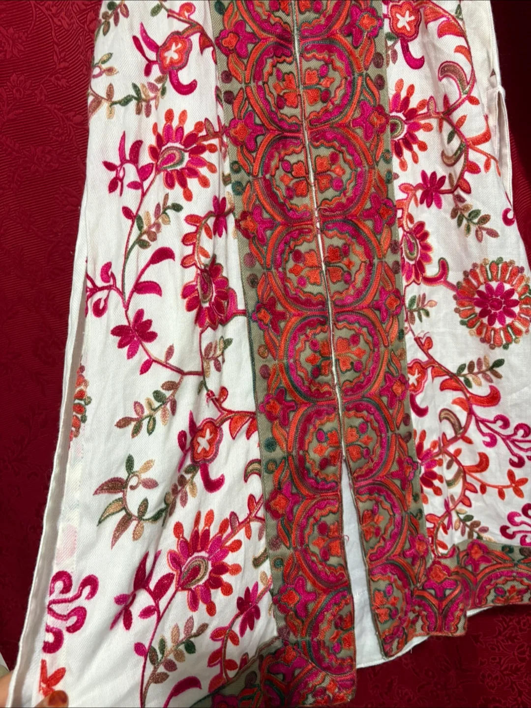 embroidered kurta image indicator(2)