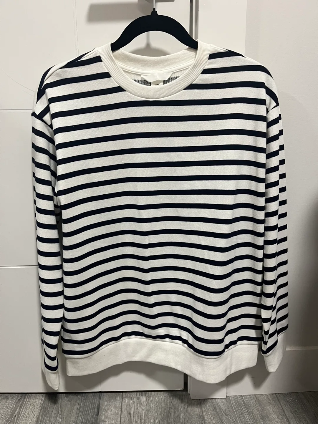 H&M Women's White and Black Striped Long Sleeve Sweatshirt thumbnail